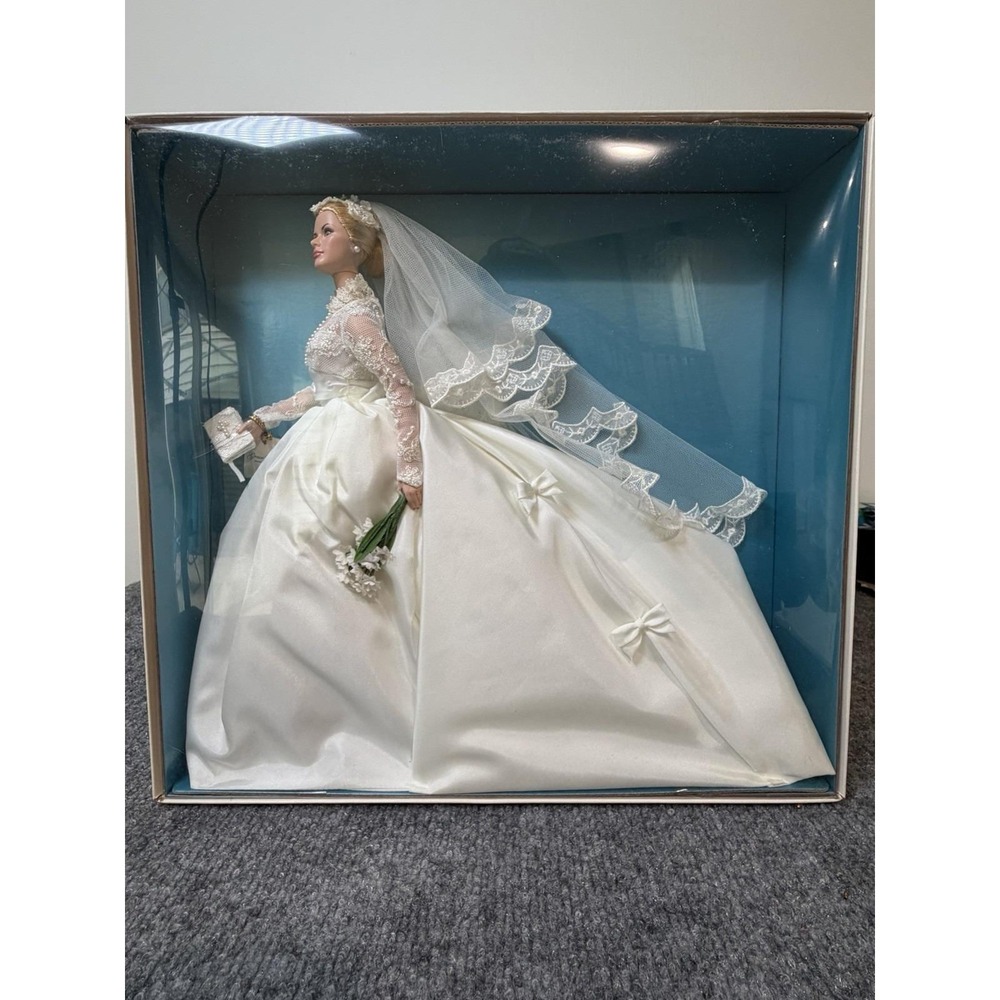 2011 Mattel Grace Kelly The Bride Barbie Silkstone Gold Label Doll T7942 Boxed